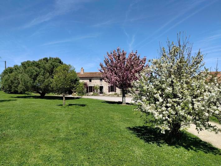 Maison d’hôte pour 2 personnes, avec terrasse et piscine ainsi que vue et jardin