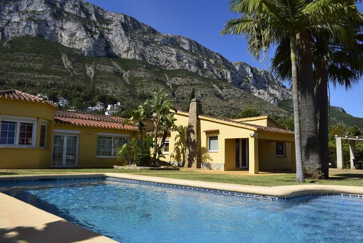 Ferienhaus für 10 Personen, mit Terrasse und Garten in Dénia