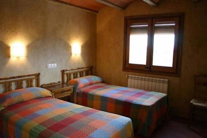 Gîte pour 6 personnes, avec jardin et piscine à Olvan - 3