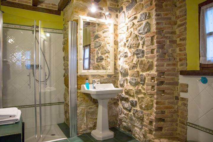 Casa rural para 5 personas, con vistas y balcón en Costa Occidental (Cantabria) - 4