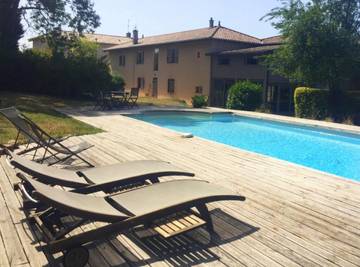Chambre d’hôte pour 2 personnes, avec jardin ainsi que vue et piscine à Messimy-sur-Saône