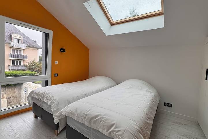 Entire apartment, LePtiLoft Bayeux in Bayeux, Bayeux region