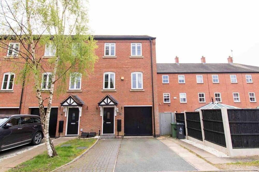 Cloudstay Birmingham Town House by the lakes in Walsall, Birmingham Area