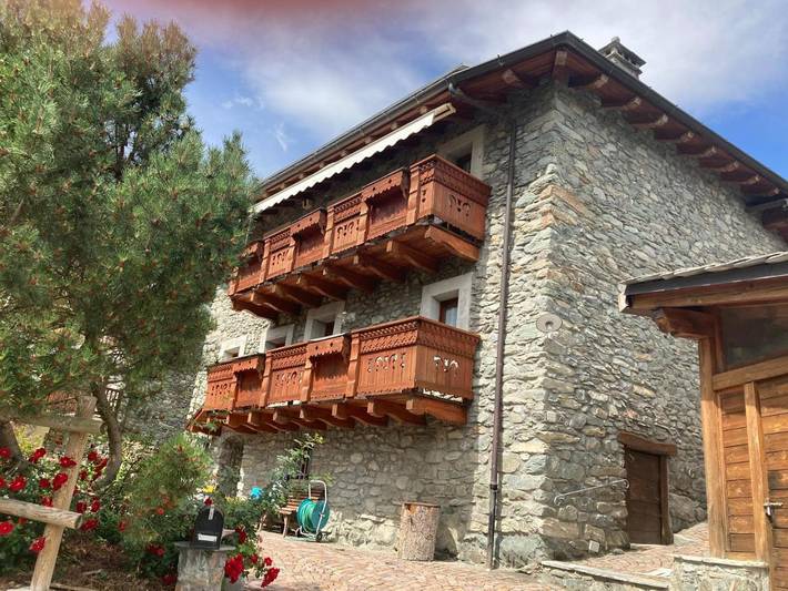 Location de vacances pour 5 personnes, avec Balcon et Jacuzzi ainsi que Jardin et Vue à Comune di Saint-Marcel