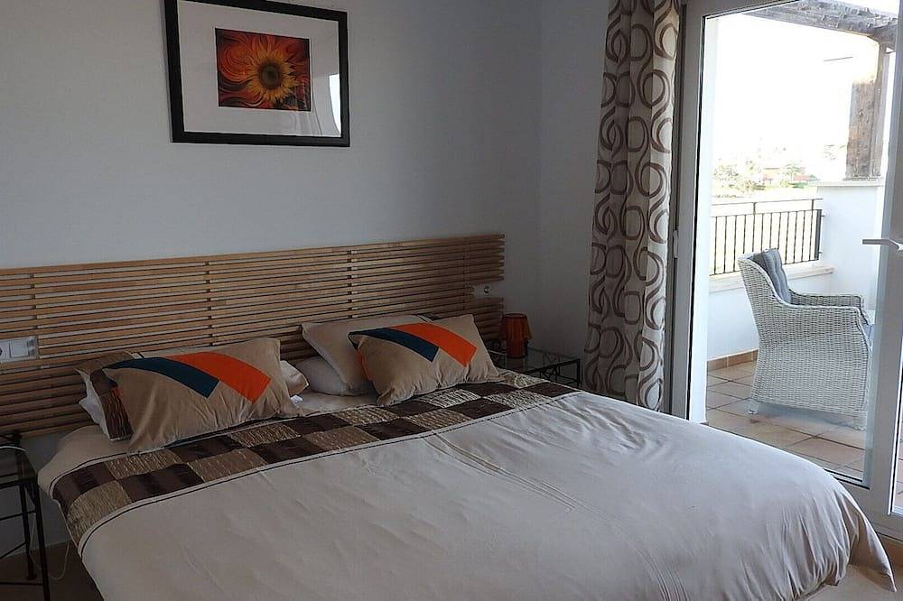 Nueva casa adosada en primera línea, bellamente amueblada, piscina privada, aire acondicionado completo, Wi-Fi in Mar Menor Polaris World, Torre-Pacheco