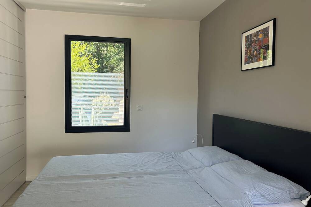 Nuevo y moderno bungalow, 3 habitaciones para alojar 7 huéspedes. in Les Mathes, Côte de Beauté