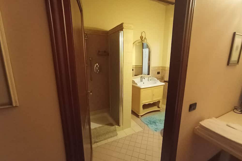 Questa elegante villa offre camere perfetto per viaggi di lavoro o di coppia in Carpi, Modena Province