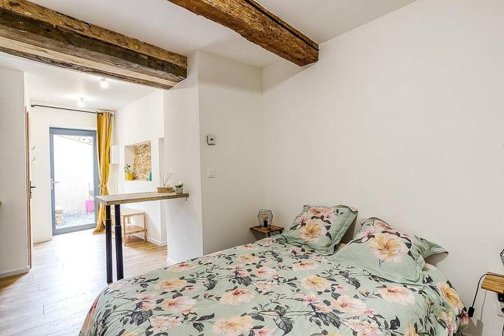 Gîte pour 2 personnes, avec terrasse, animaux acceptés à Lacenas - 3