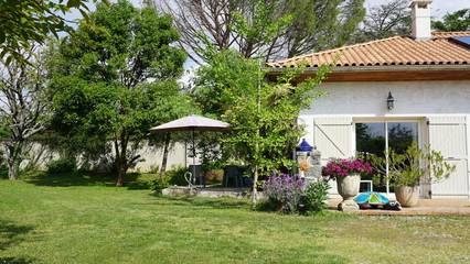 Gîte pour 4 personnes, avec terrasse ainsi que jardin et piscine à Romans-sur-Isère