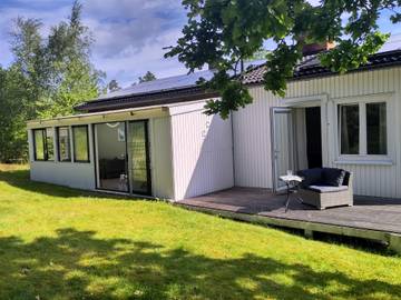 Ferienhaus für 4 Personen, mit Terrasse und Garten in Flen