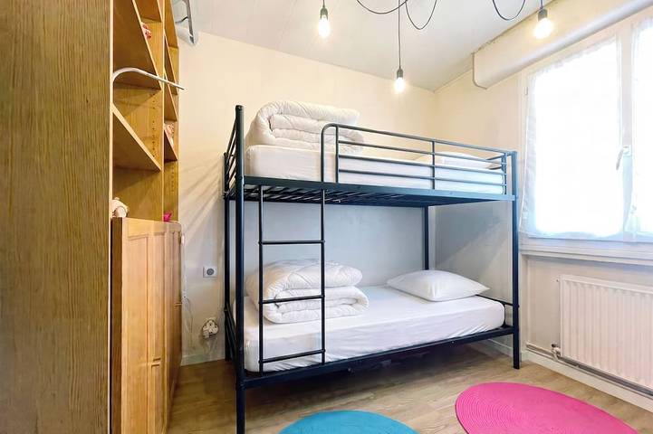 Appartement entier, Appartements 15 voyageurs, 5 ch. 8 lits avec sauna et garage privé in Reims, Marne