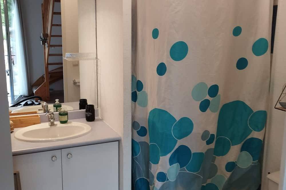 Maison Dans Résidence Touristique. Vacances Assuré... Piscine et Restaurant in Calvisson, Region de Nimes