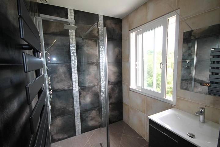 Location de vacances pour 8 personnes, avec jardin ainsi que jacuzzi et piscine à Spéracèdes - 2