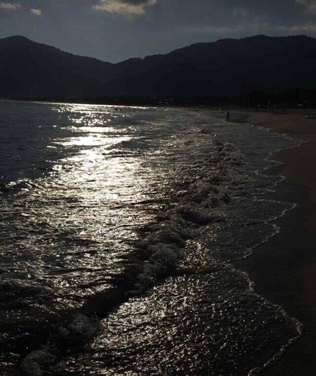 Ganze Wohnung, 1 Wohnung, Cond. Geschlossen, mit Blick auf die Pools und 50 m vom Strand entfernt in São Sebastião, Região Metropolitana do Vale do Paraíba e Litoral Norte