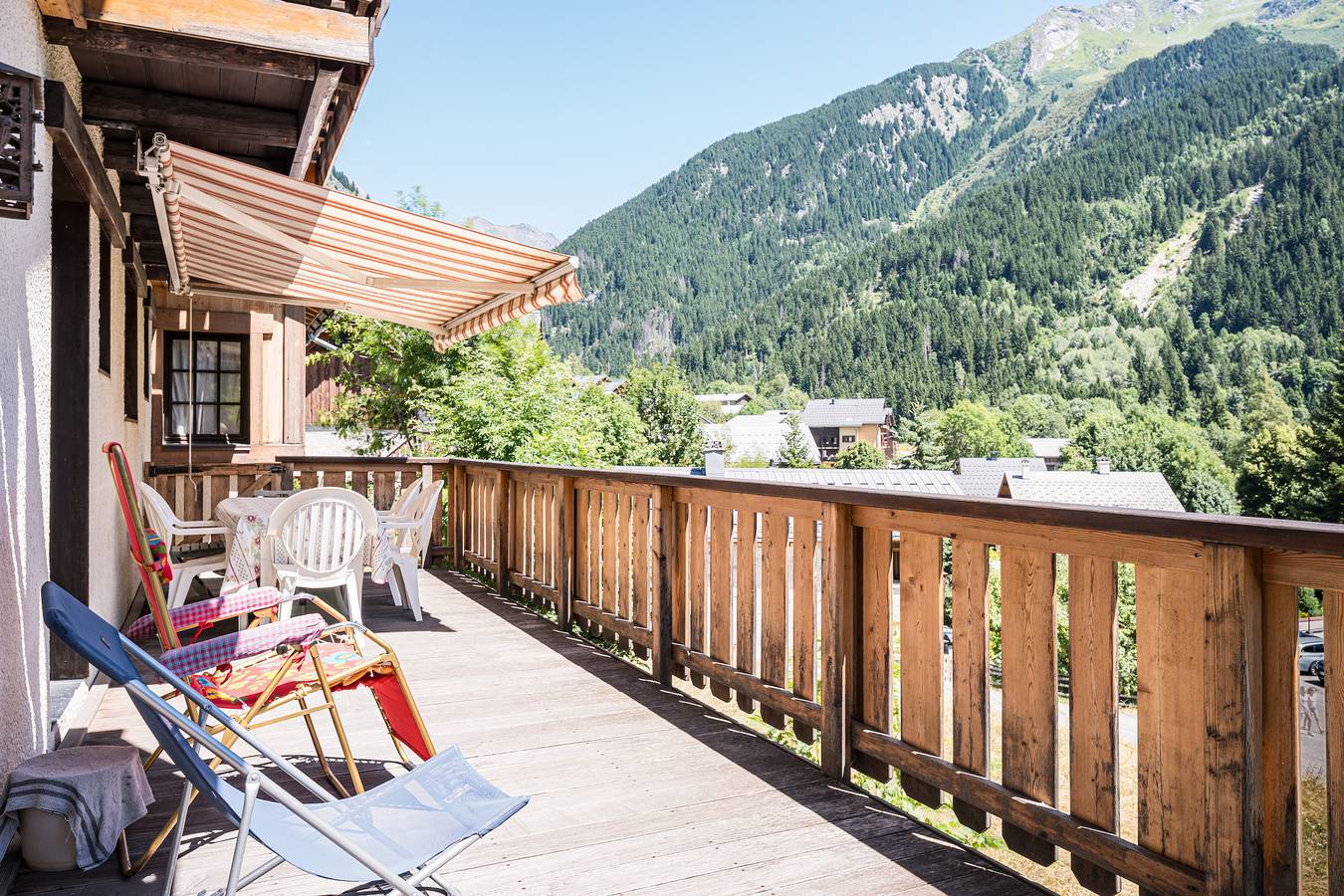 Chalet 'Le Tougne' avec vue sur montagne, terrasse privée et balcon in Champagny-en-Vanoise, Parc National de la Vanoise