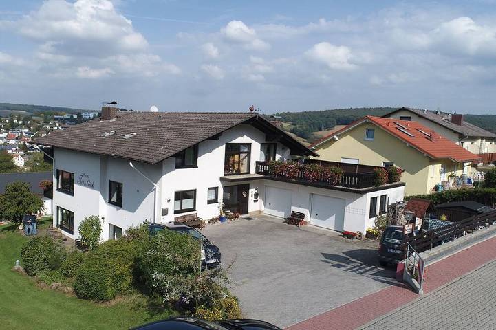 Ferienwohnung für 2 Personen, mit Balkon und Whirlpool in Bad König