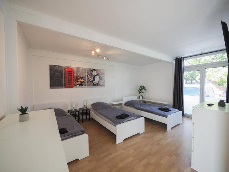 Ganze Ferienwohnung, Monteurwohnung mit Terrasse für 7 Personen – Wlan, Tv, Küche – Ahrensburg Nähe Hamburg - Od06c in Ahrensburg, Kreis Stormarn