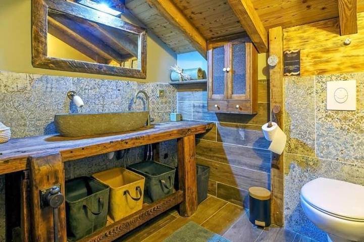 Gîte pour 18 personnes, avec jacuzzi ainsi que terrasse et sauna à Prunières - 3