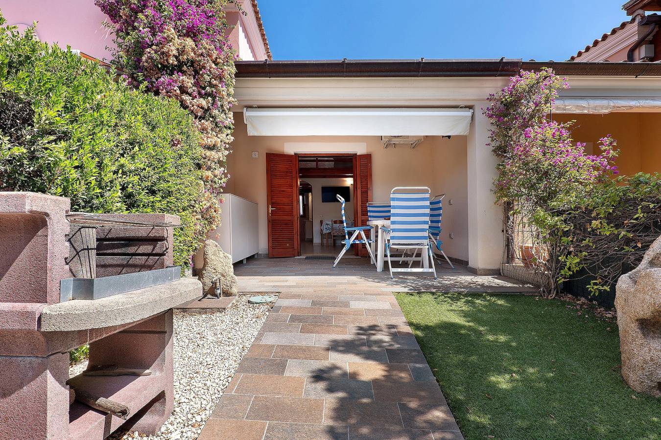 Appartement entier, Bilo Lu Impostu avec véranda et climatisation in Case Peschiera-Lu Fraili, San Teodoro