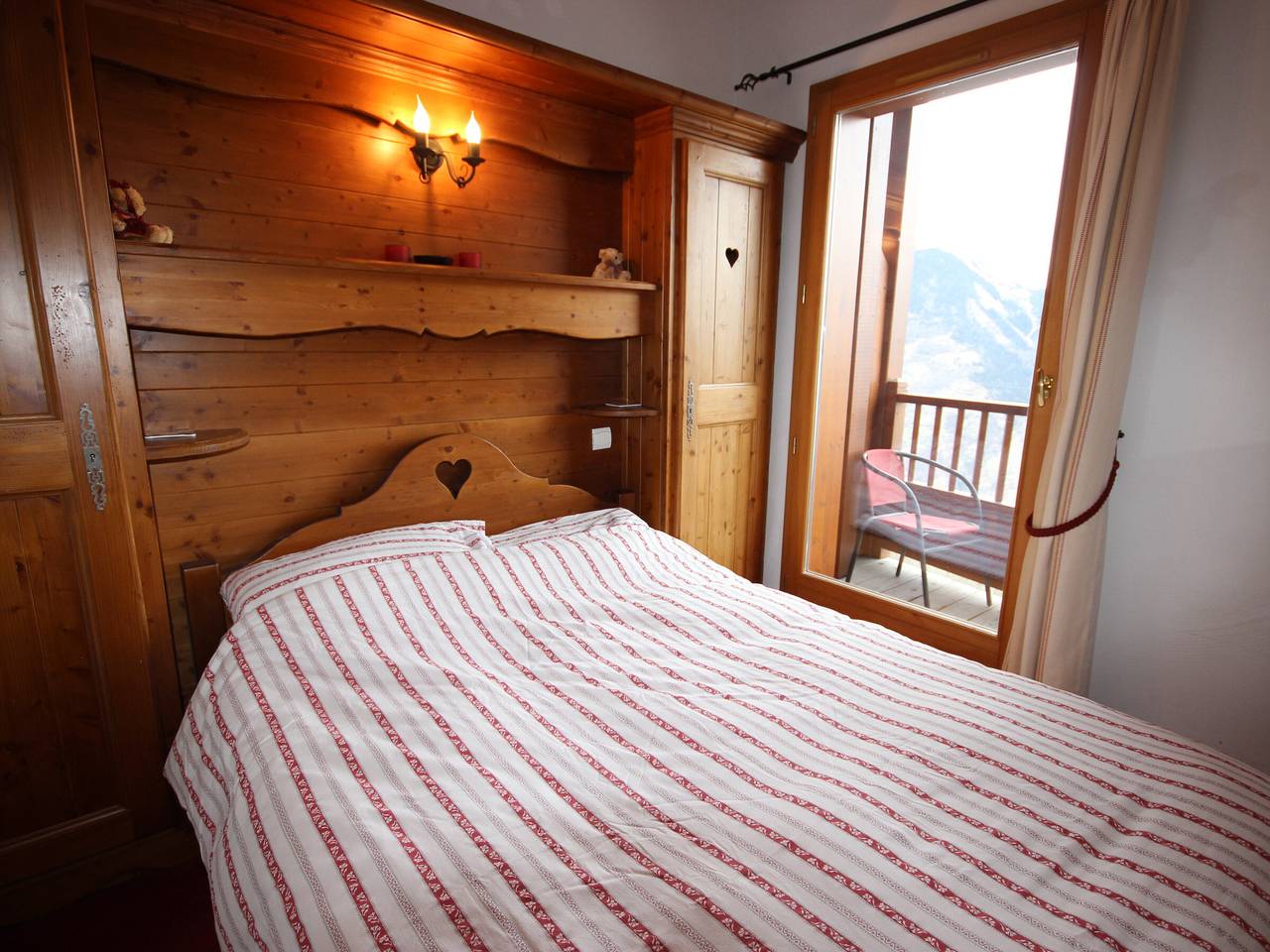 Entire apartment, Duplex apartment in the center, 20m from slopes, 7 pax, Wifi, free parking in La Plagne, Aime-la-Plagne