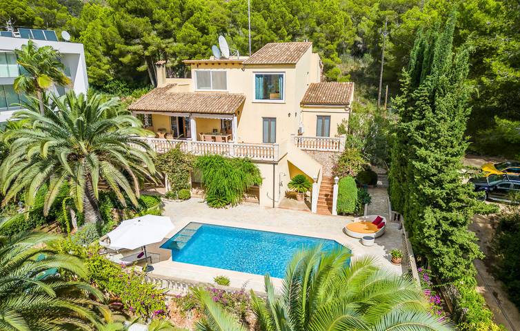 Acogedor 2BR Apartamento con terraza, barbacoa y WiFi, a 2 km de la playa de Cala Auberdans in Costa dels Pins, Son Servera