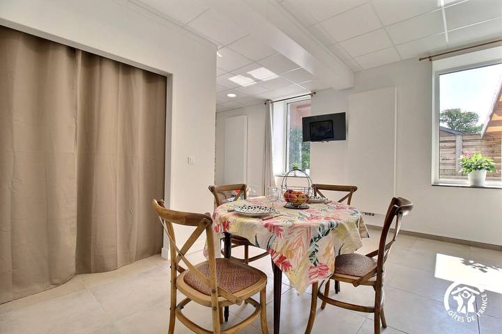 Gîte pour 2 personnes, avec jardin et terrasse à Theix - 4