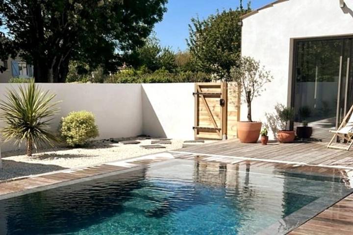 Location de vacances pour 6 personnes, avec Terrasse et Jardin ainsi que Piscine et Vue à Périgny - 3