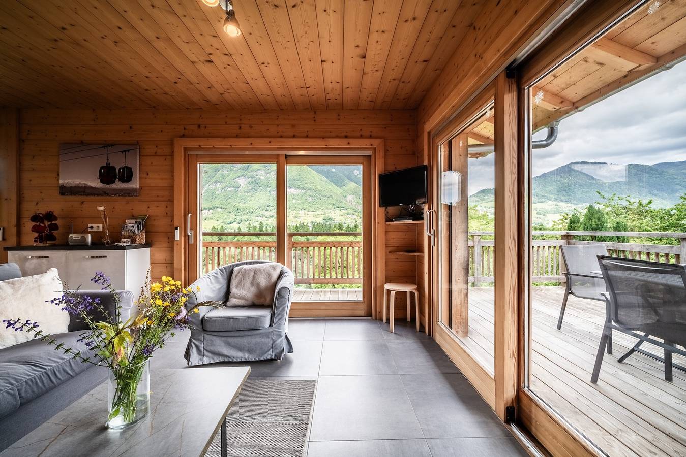 Landhaus 'Côté Giffre' mit Seeblick, privater Terrasse und Wi-Fi in Châtillon-sur-Cluses, Region Bonneville