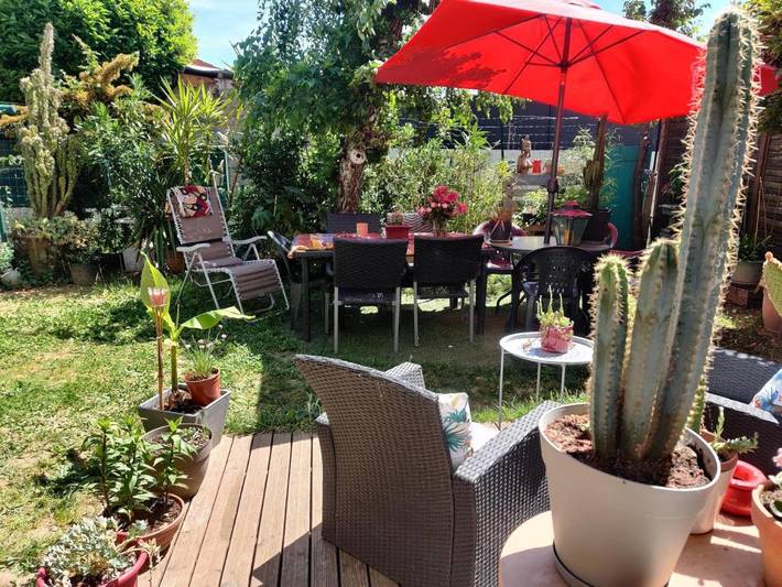 Appartement de vacances pour 2 personnes, avec vue et jardin en Ardèche