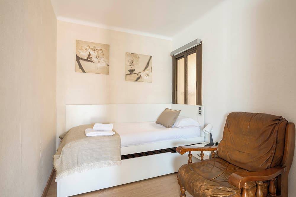 Entire apartment, 5 Min. to the sea and 15 Min. to Barcelona Center in Sant Adrià de Besòs, Barcelonès