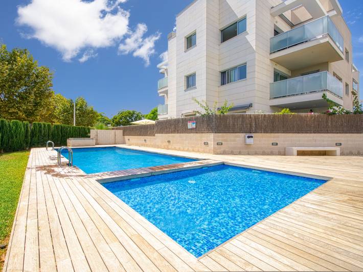 Ferienwohnung für 6 Personen, mit Kinderpool und Balkon sowie Garten in Jávea