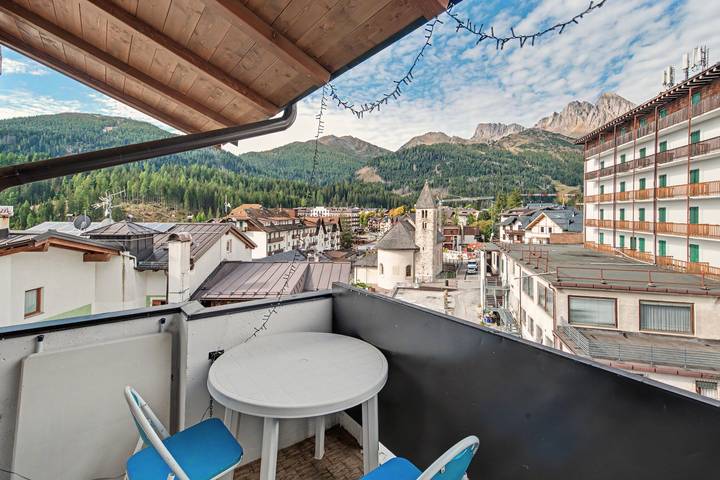 Apartamento entero, Apartamento 'Stregatto Dalla Luna - Dolomiti' con vistas, terraza privada y Wi-Fi in Comuna di San Martino di Castrozza, Primiero San Martino di Castrozza