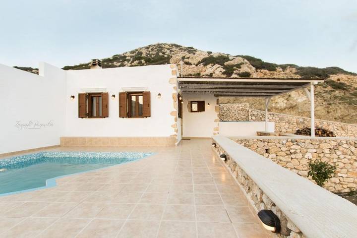 Villa voor 3 personen, with zwembad and tuin as well as uitzicht op Karpathos