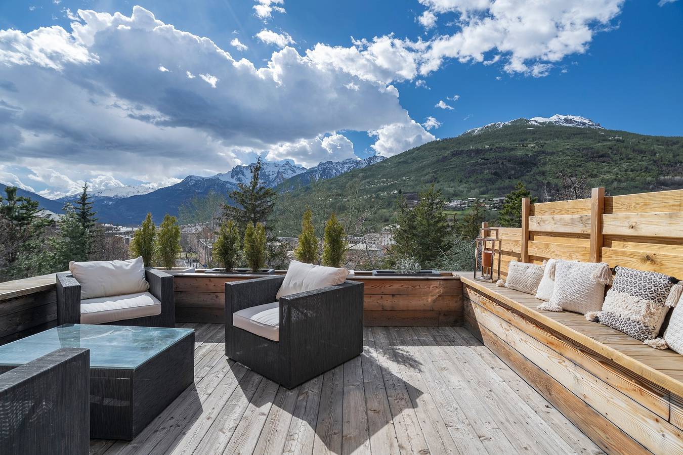 Maison d'hôtes 'Chambre Granon Au Datcha' avec vue sur la montagne, terrasse privée et Wi-Fi in Briançon, Serre Chevalier