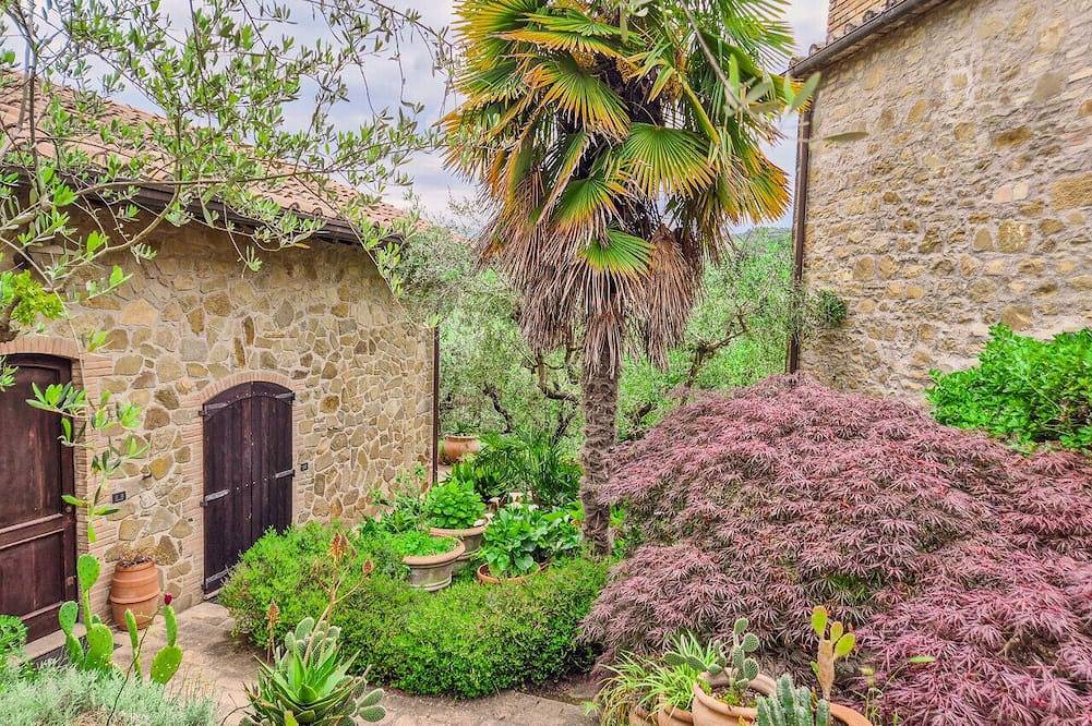 Entire apartment, Monte Oliveto House - Apartment 1 in Bettona, Perugia Province