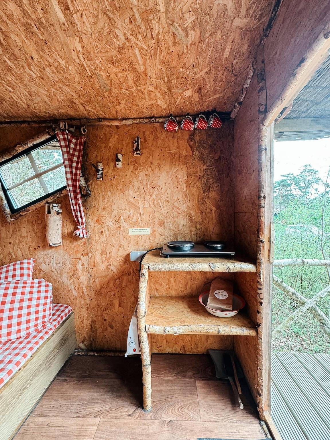 Camping en Bungalowpark de Norgerberg — Baumhaus in Drenthe