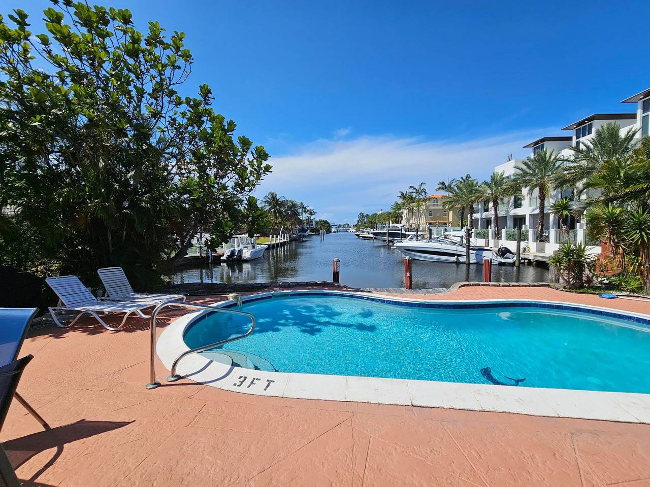 Gemütliches Duplex mit Blick auf das Wasser, in der Nähe des Strandes in Lauderdale-by-the-Sea, Broward County