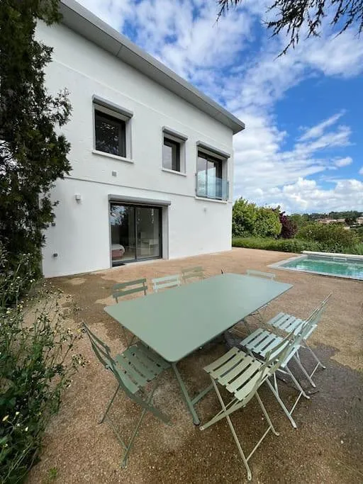Chalet para 8 personas, con vistas y terraza además de jardín y piscina - 1
