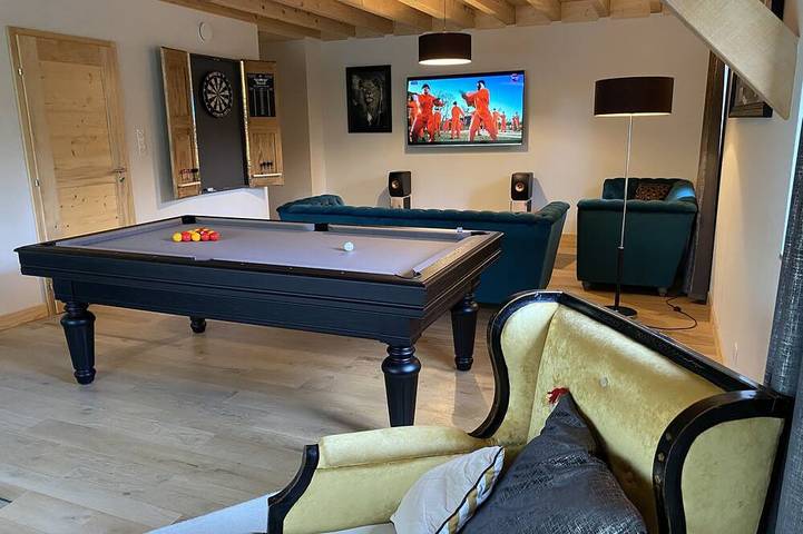 Gîte pour 8 personnes, avec jardin et terrasse ainsi que piscine et sauna à Bruebach