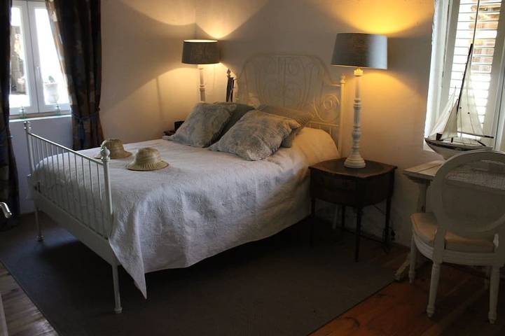 La Dependance ist ein geräumiges, freistehendes Luxus-Ferienhaus für 6 Personen in Youx, Puy-de-Dôme