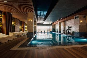 Hôtel pour 4 personnes, avec sauna et bassin pour enfant ainsi que piscine et terrasse dans Mureș