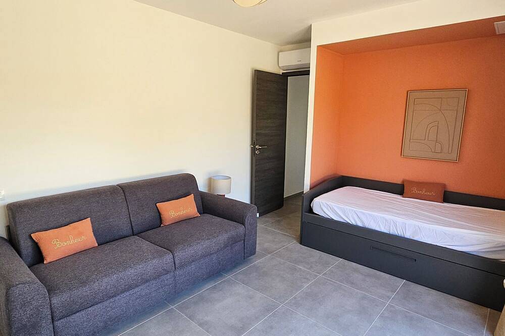 Air-conditioned Villa Louniceli near beach and shops in Sainte-Lucie de Porto-Vecchio, Zonza