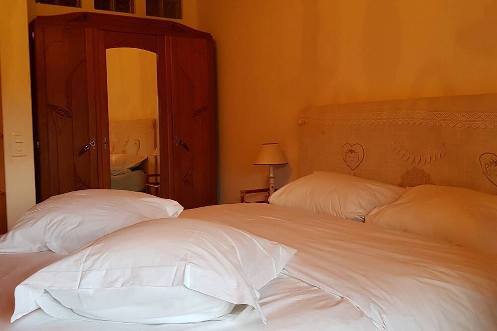 Traditioneel, gezinsvriendelijk en diervriendelijk vakantiehuis m. gedraaid. Tuin en terras in Tignécourt, Neufchâteau (Frankrijk)
