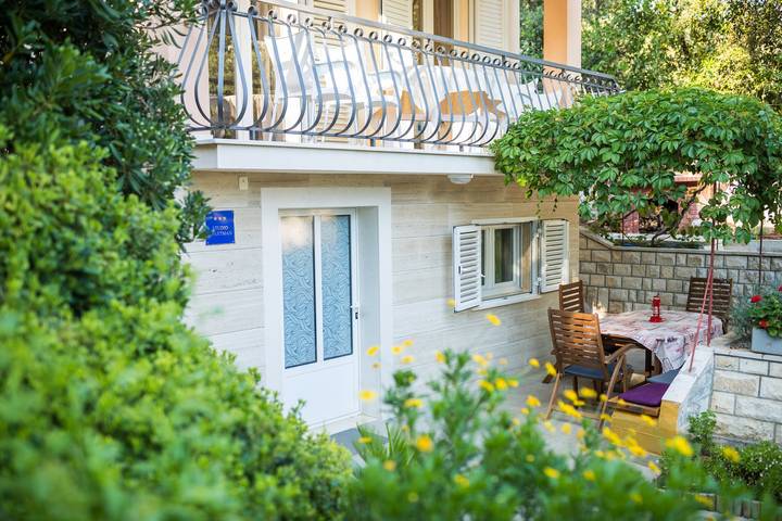 Ferienwohnung für 2 Personen, mit Balkon/Terrasse, mit Haustier in Zadar (Kommun)