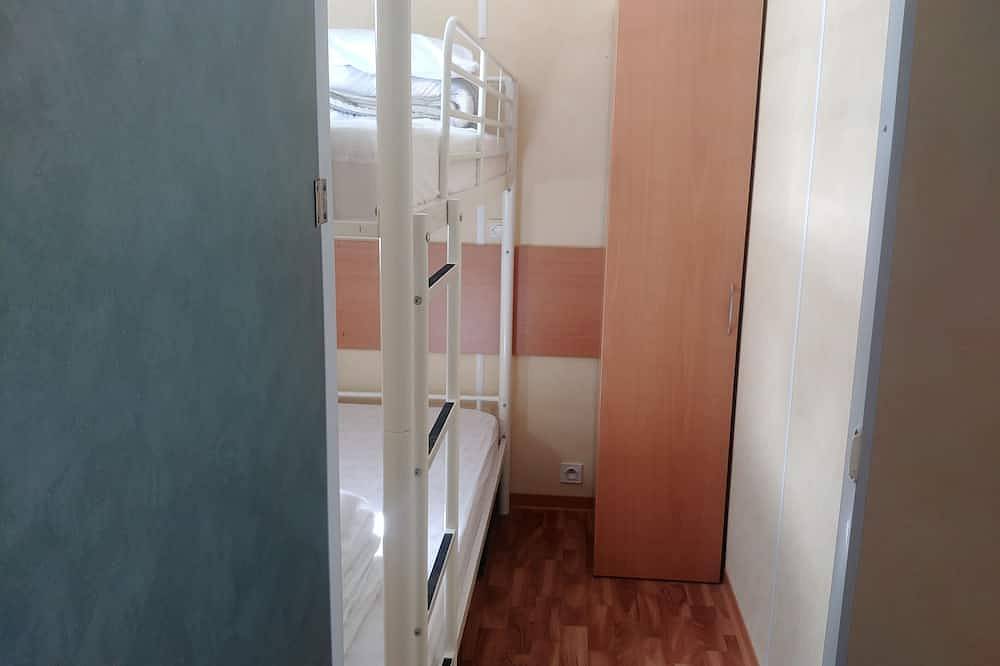 Mobil home tout confort sur jardinet privé 140m2 (camping très calme) in Bourcefranc-le-Chapus, Côte de Beauté