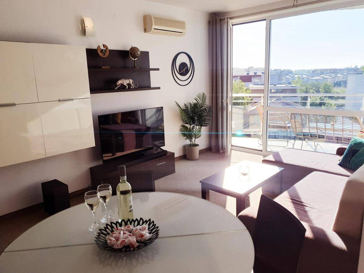 Apartment with View and Balcony in Sarafowo, Bourgas