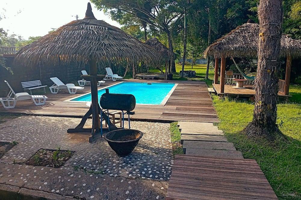 La Villa des Palmiers Bleus - Piscine & Jardin in Matoury, Guyane française