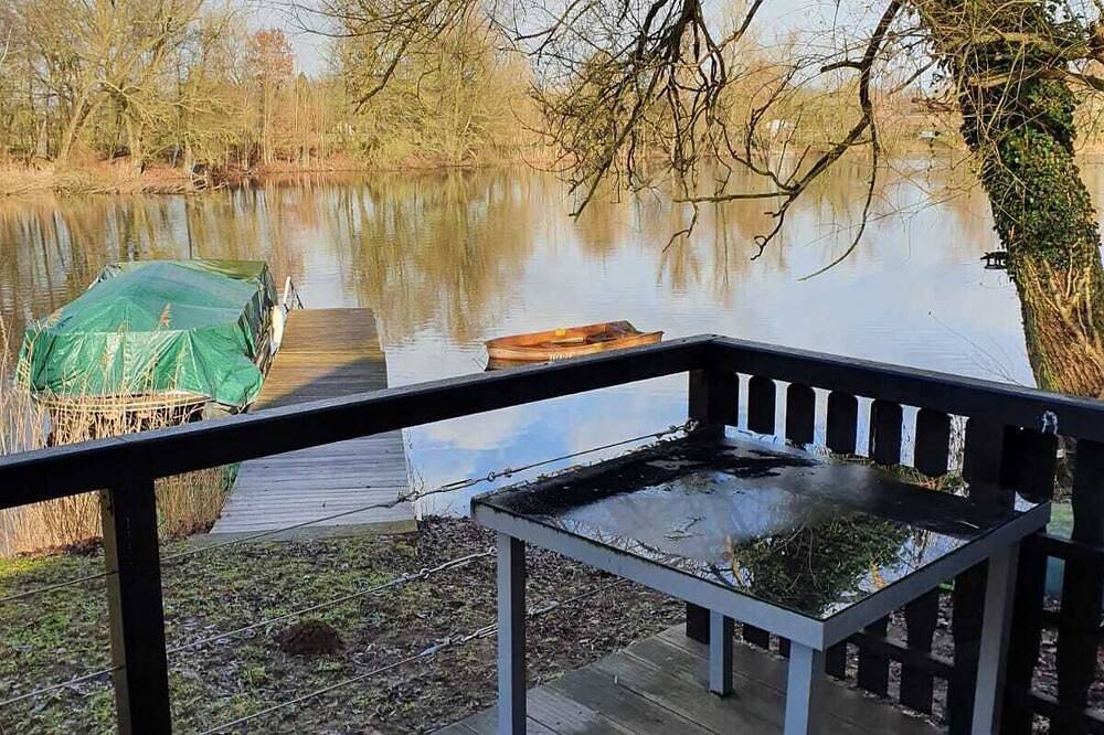 Kleines Haus am See in Emmerich, Niederrhein