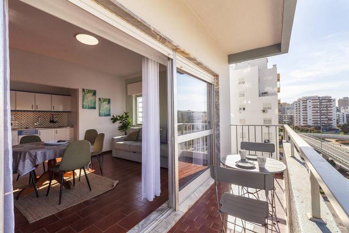Ganze Wohnung, Ferienwohnung für 3 Personen mit Balkon in Praia da Rocha, Portimão