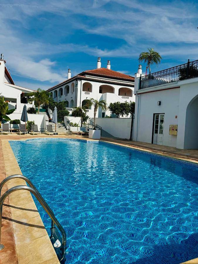 Maison d’hôte pour 2 personnes, avec Terrasse et Jacuzzi ainsi que Jardin et Piscine